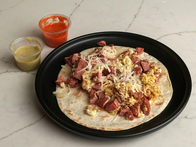 Huevo y Salchicha (Egg and Sausage).
