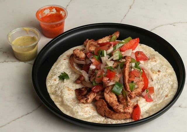 Pollo Fajita (Chicken Fajita).